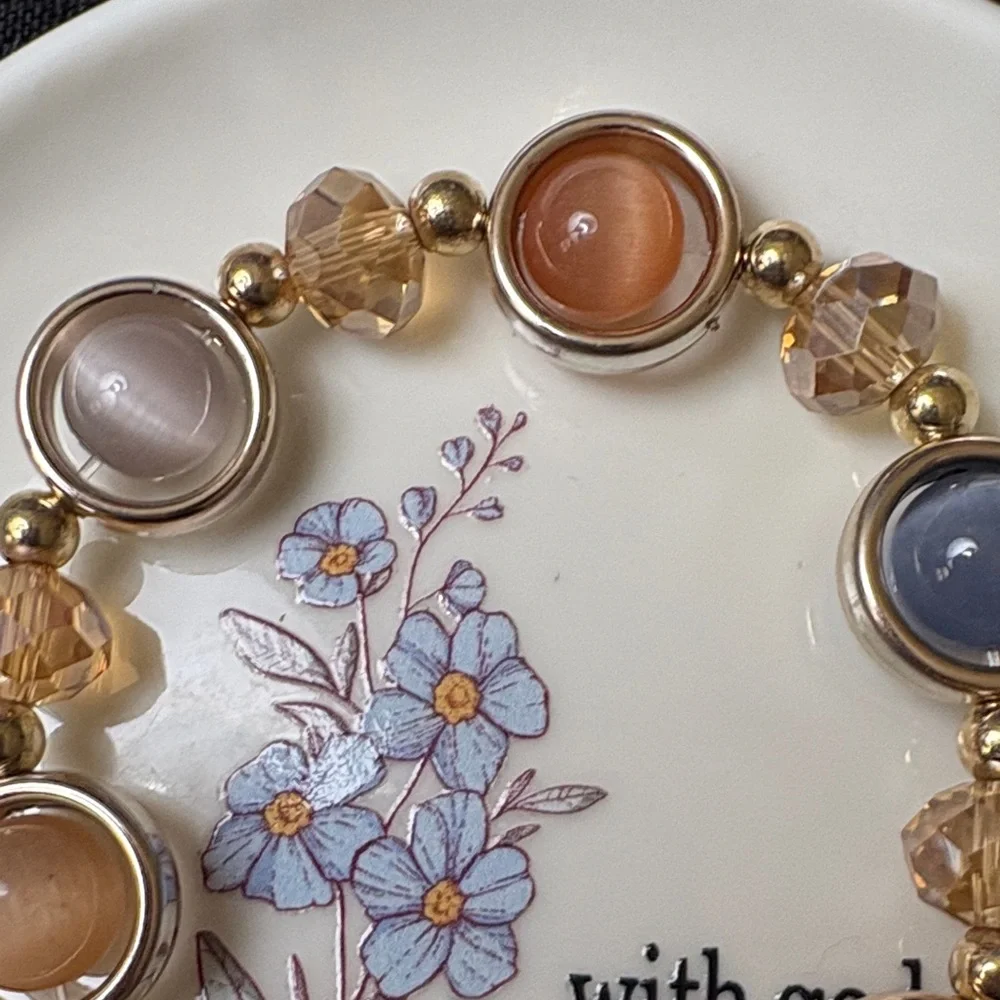 Elegant Gold and Multicolor Beaded Bracelet - Picture 3 of 6